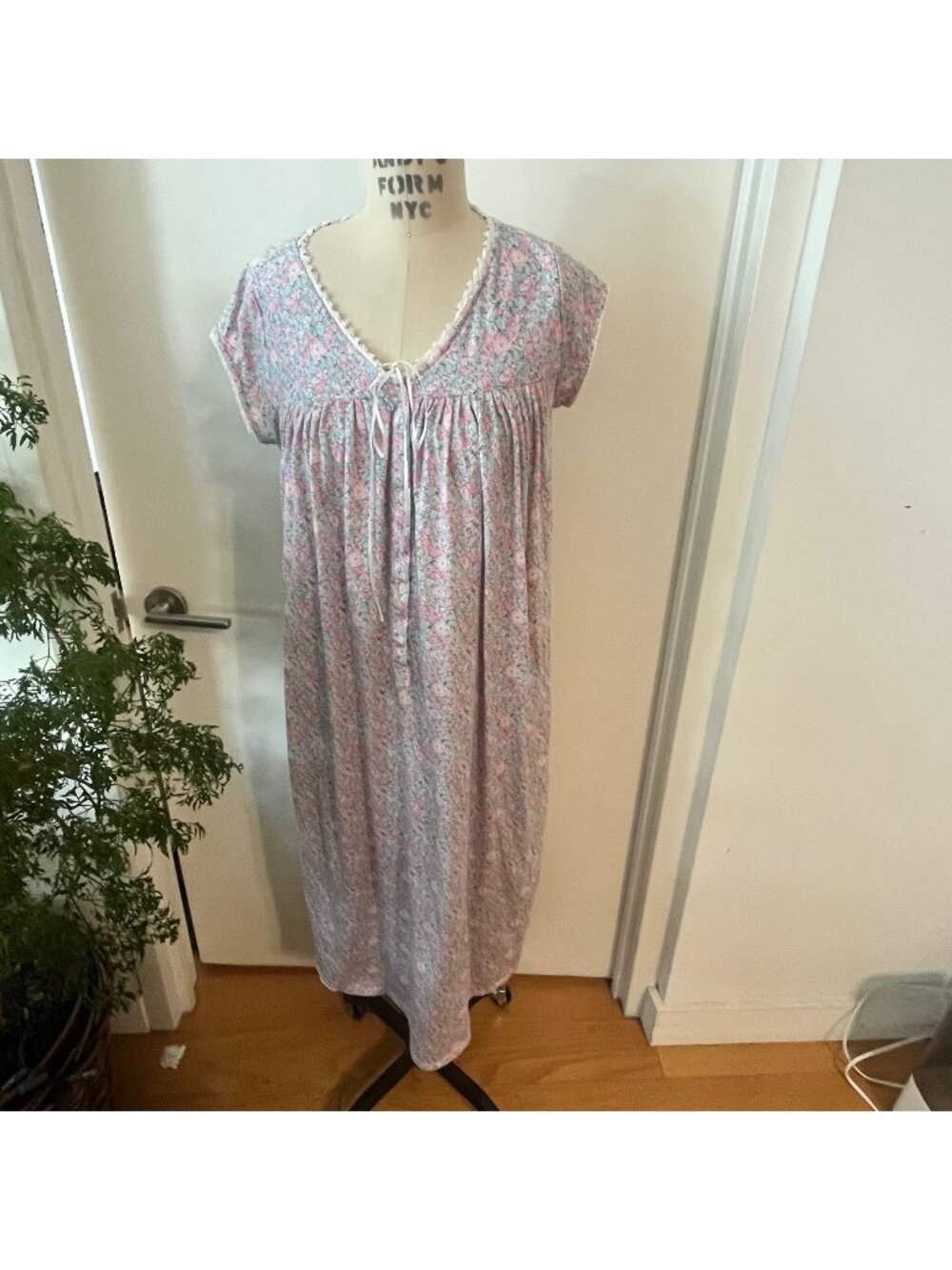 Vintage EILEEN WEST For QUEEN ANNE'S LACE 100% Cotton  Floral Nightgown Size Lar